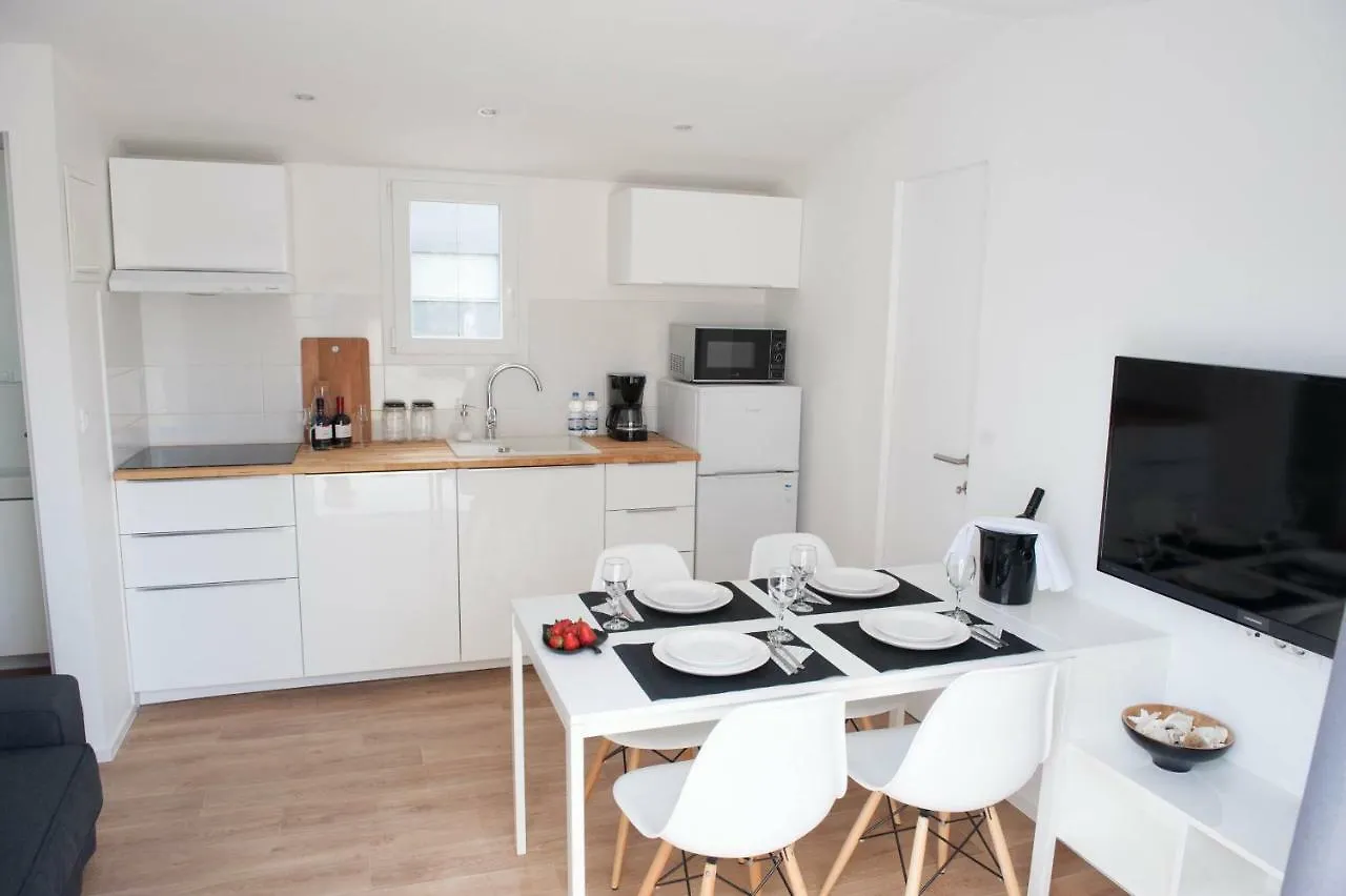 First Apartment Zadar 0*,