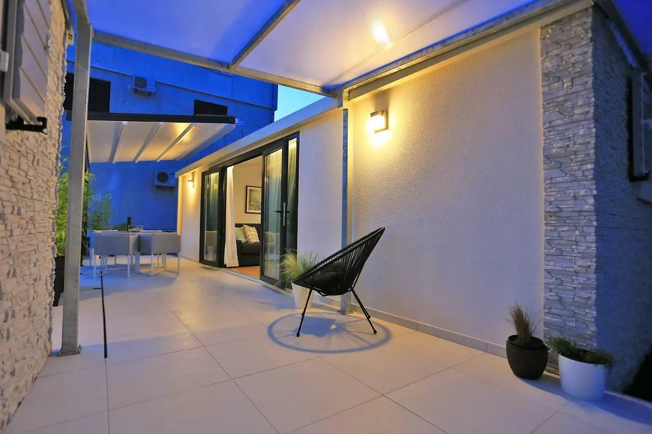 First Apartment Zadar Croácia