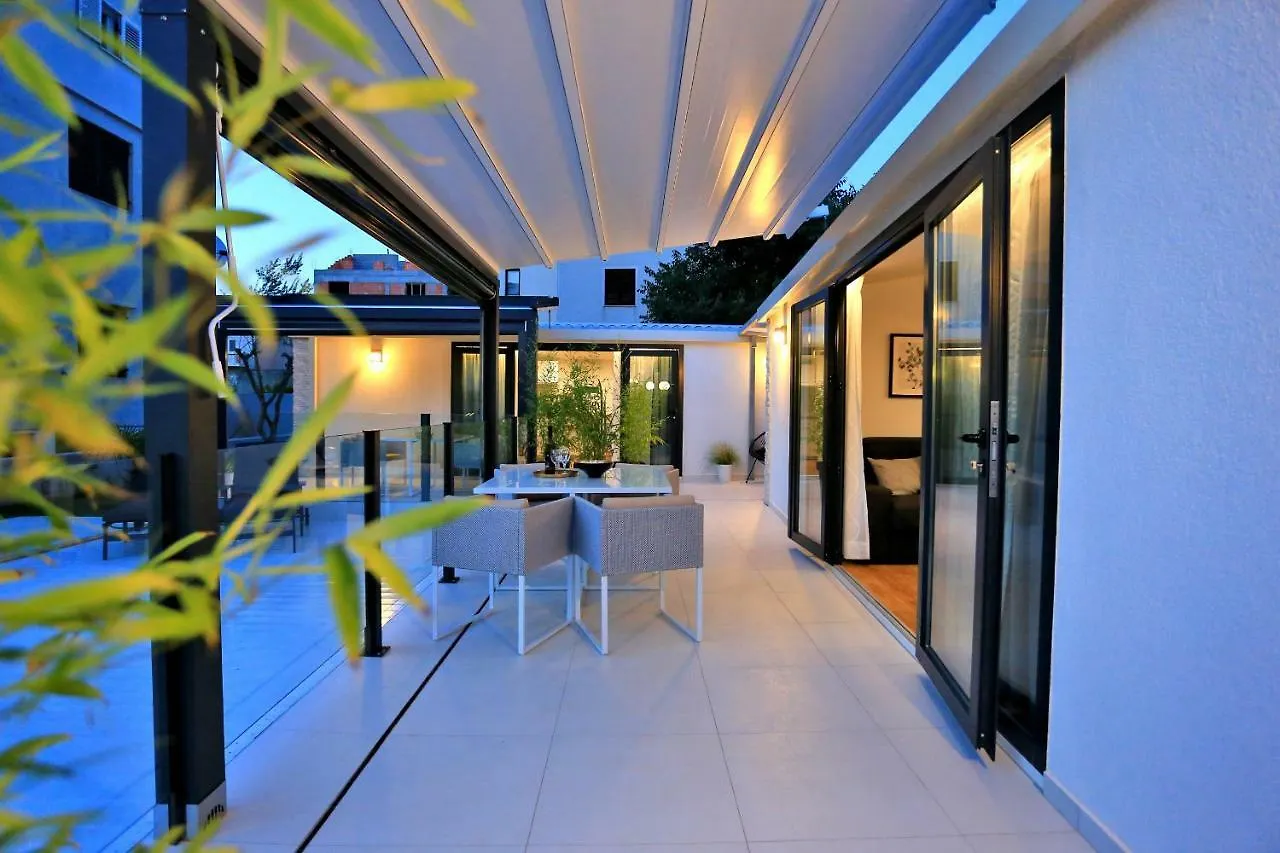 First Apartment Zadar Croácia