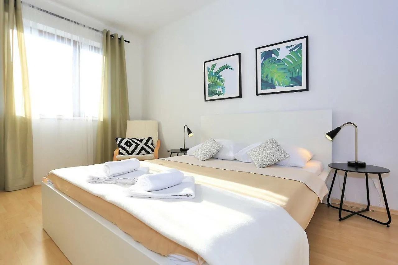 First Apartment Zadar Croácia
