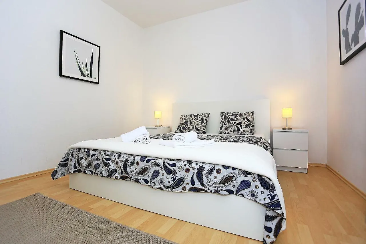 First Apartment Zadar Croácia